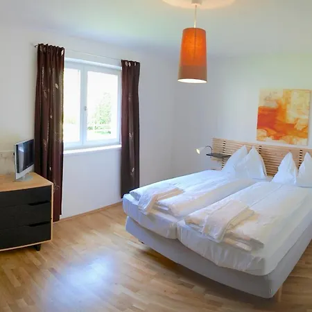 Lenny - By Alpen アパート *